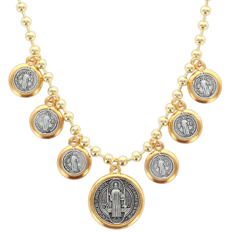 Collier ras de cou réglable 45 cm, chaîne boule en laiton doré, médailles de St Benoît, Ø 1,2 à 2,2 cm.