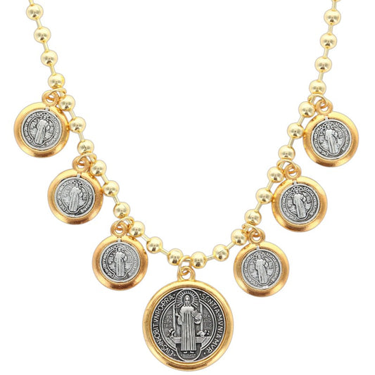 Collier ras de cou réglable 45 cm, chaîne boule en laiton doré, médailles de St Benoît, Ø 1,2 à 2,2 cm.